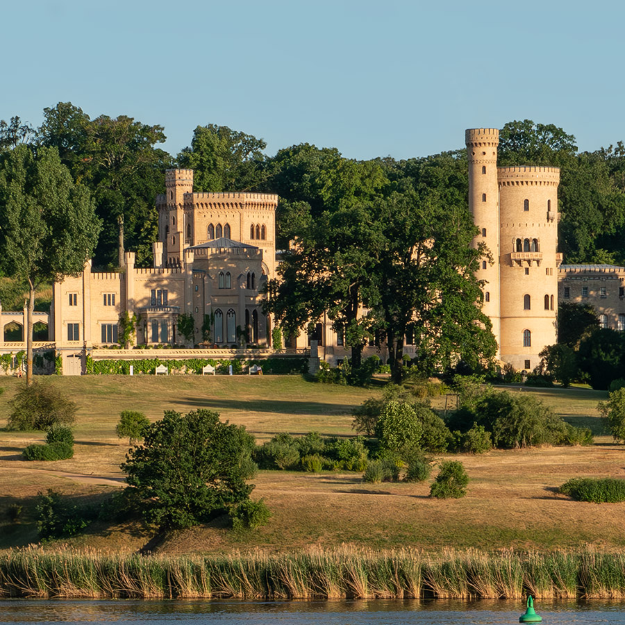 Blick auf Schloss Babelsberg vom Tiefen See