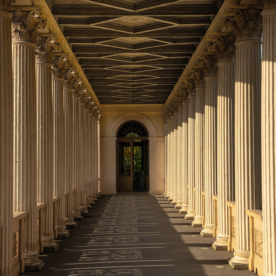 Das Schloss Belvedere, Kollonadengang