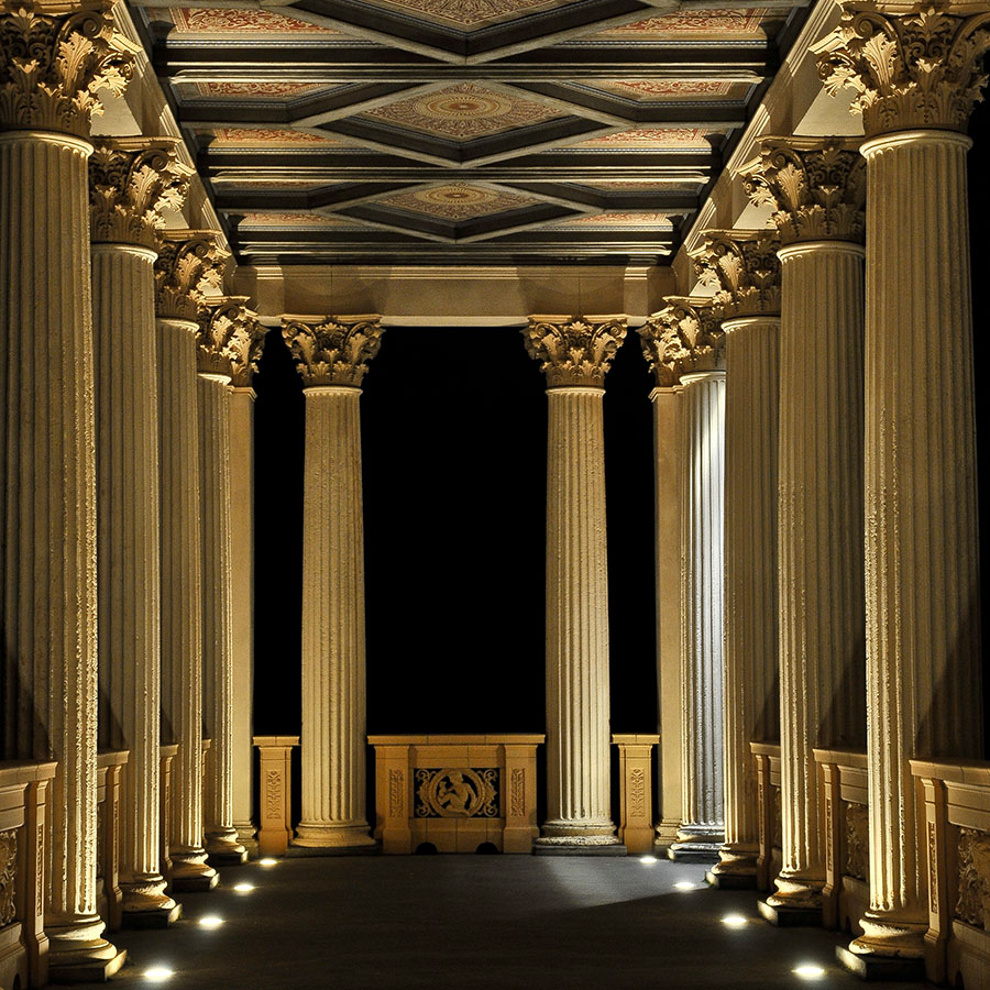 Das Schloss Belvedere während der Mondnacht, Kollonadengang