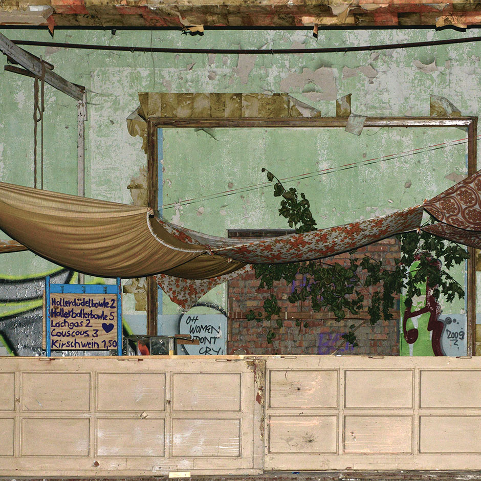 Besetzung der Kasernen durch Partygäste