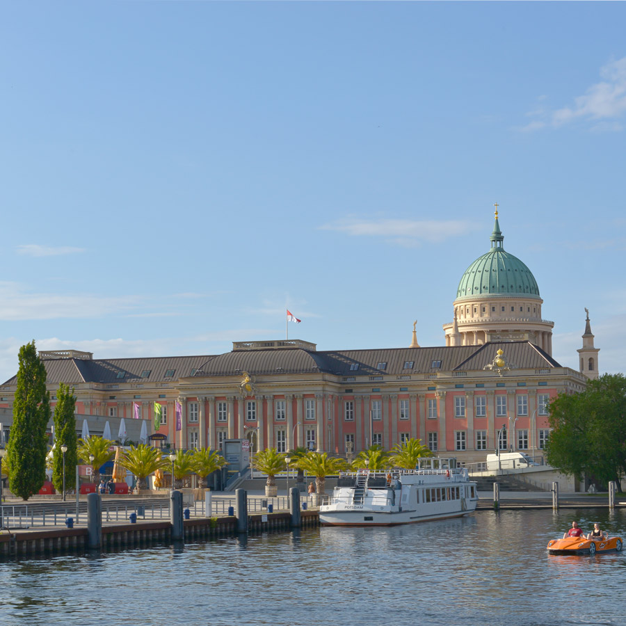 Hafen, Hotel Mercure und Stadtschloss