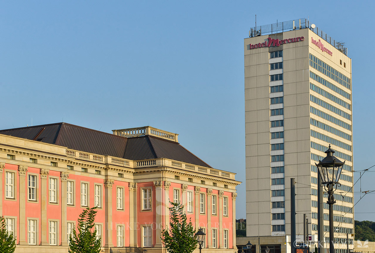 Neu gebautes Stadtschloss und Hotel Mercure